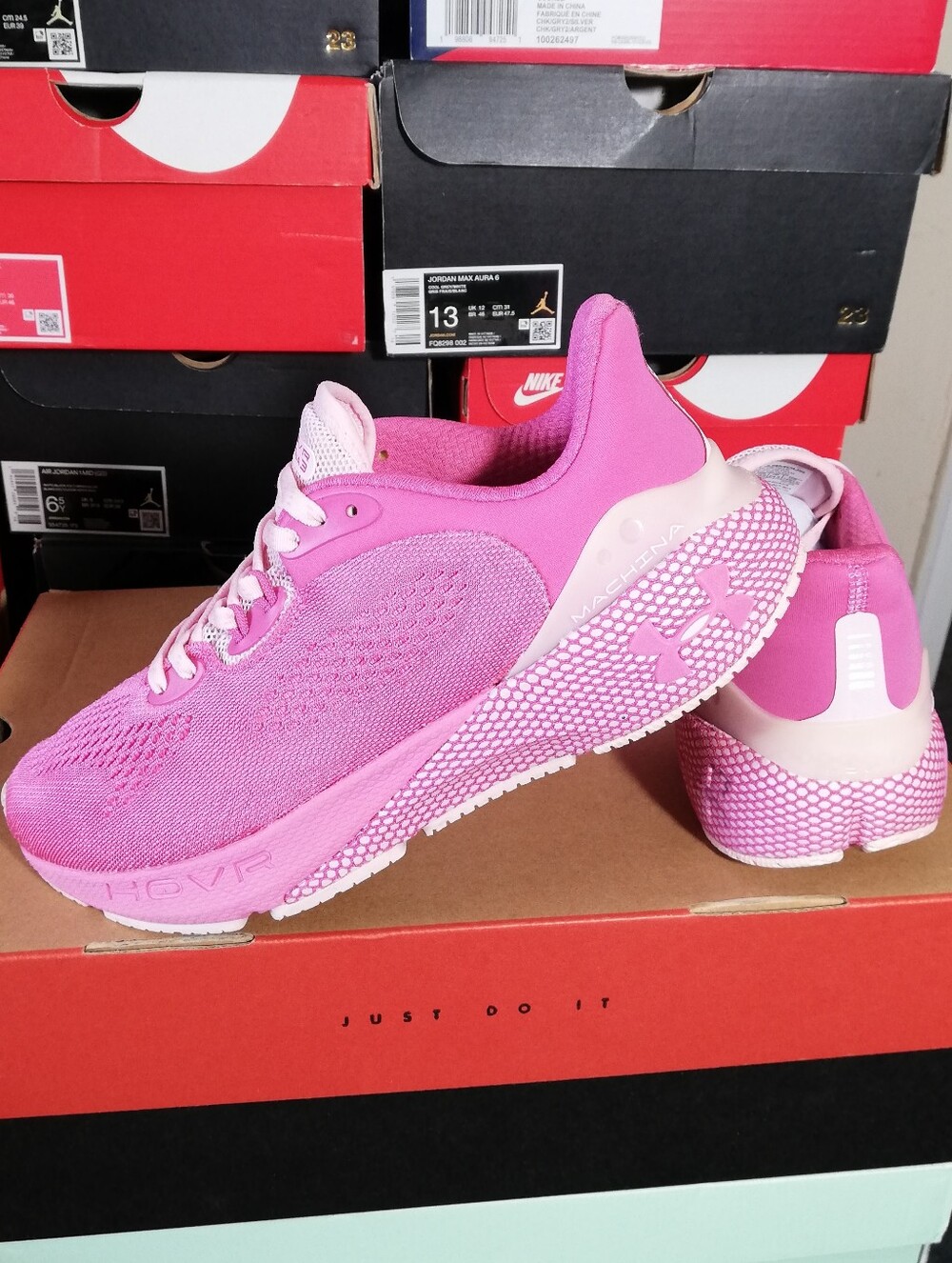 UNDER ARMOUR CHARGED HOVR WOMEN US SZ 7.5 LIKE NEW